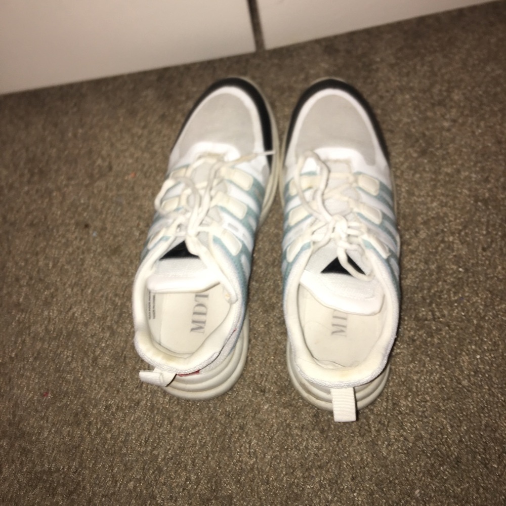 Sneakers - Picture 4 of 4